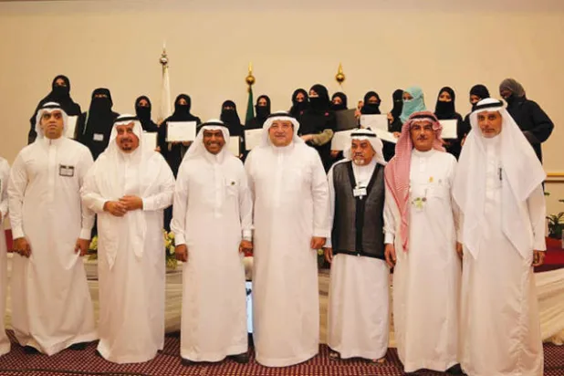 «السياحة} السعودية تؤهل 135 مطوفاً ومطوفة للعمل في الإرشاد السياحي