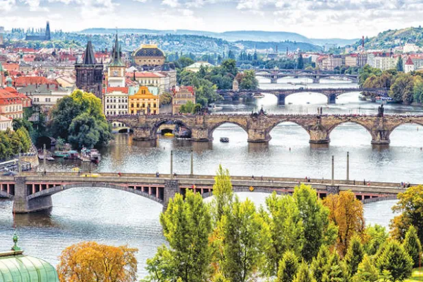 الحرب وأزمة الحرية بعد سقوط النظام الاشتراكي