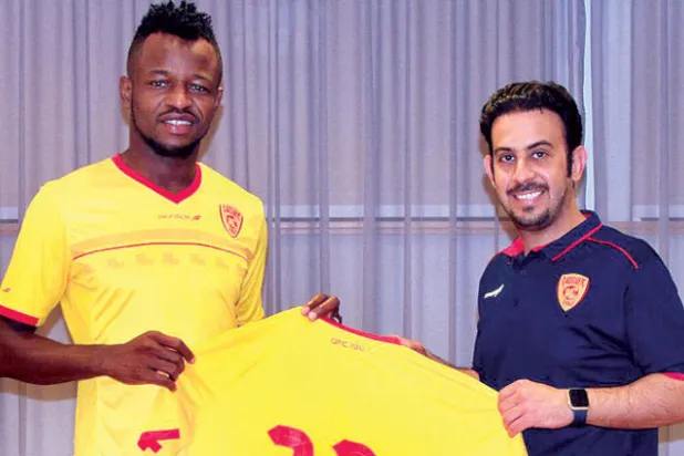 أومارو مع الزامل رئيس القادسية («الشرق الأوسط»)