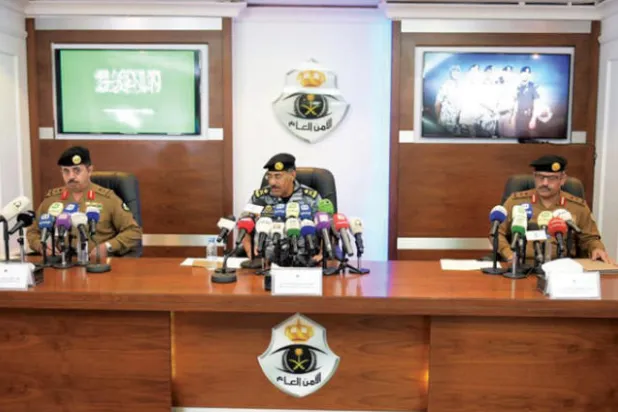 خادم الحرمين يأمر باستضافة ألف حاج وحاجة من أسر شهداء مصر