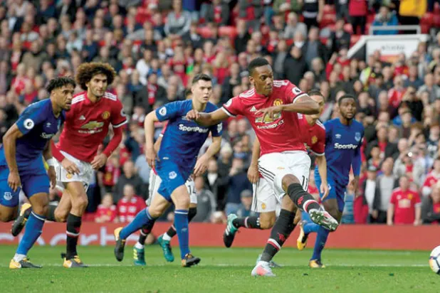 مارسيال... أراد مورينيو التخلص منه وتمسك به مانشستر يونايتد