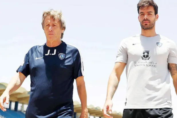 مدرب الهلال يطالب الجابر بمحور أجنبي