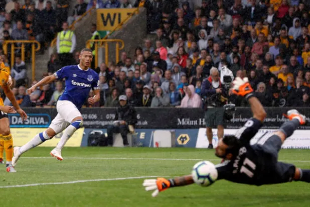 ريتشارليسون أحرز هدفين في أول مشاركة له مع إيفرتون أمام وولفرهامبتون (رويترز)