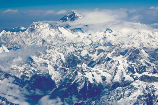 أكثر من 560 متسلقاً في موسم تسلّق قمة إيفرست