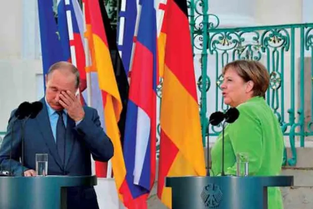 بوتين يرقص مع وزيرة خارجية النمسا في حفل زفافها