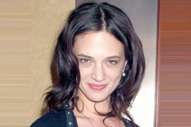 ممثلة إيطالية تدفع أموالاً لتسكت شاباً تحرشت به