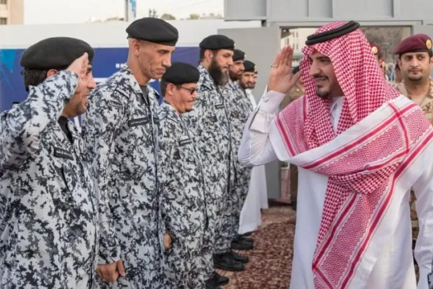 وزير الداخلية السعودي يفتتح مشروع تهيئة مراكز الكلية الأمنية بمنى