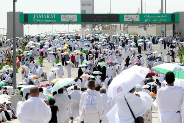 الحجاج في طريقهم لرمي الجمرات في مشعر منى بكل يسر وسهولة (تصوير: سعد الدوسري)