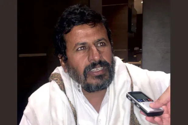 شيخ «الحدد» اليمنية يحمل حزنه في منى بعد أن قتل الحوثيون أبناءه