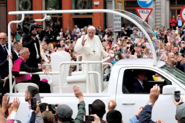 بابا الفاتيكان في زيارة تاريخية لآيرلندا