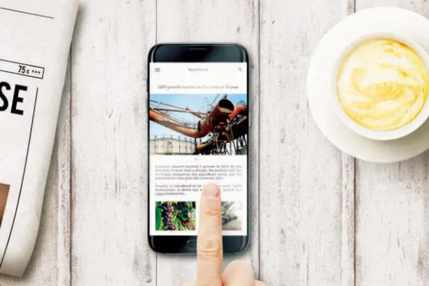 أخبار قهوة الصباح... سباق بين الوسائل التقليدية والتطبيقات الإلكترونية