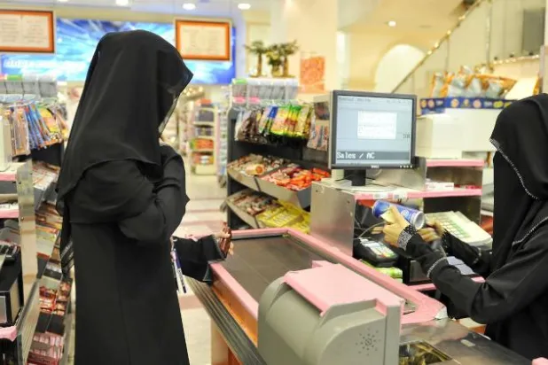«العمل» السعودية: 87 % التزام محلات المستلزمات النسائية بقرار التأنيث والتوطين
