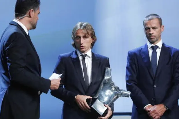 الكرواتي لوكا مودريتش يتوّج بجائزة أفضل لاعب أوروبي
