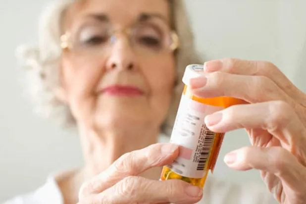 علاج تجريبي لمرض ألزهايمر وتحذير من تأثير غذاء الرجال على أبنائهم