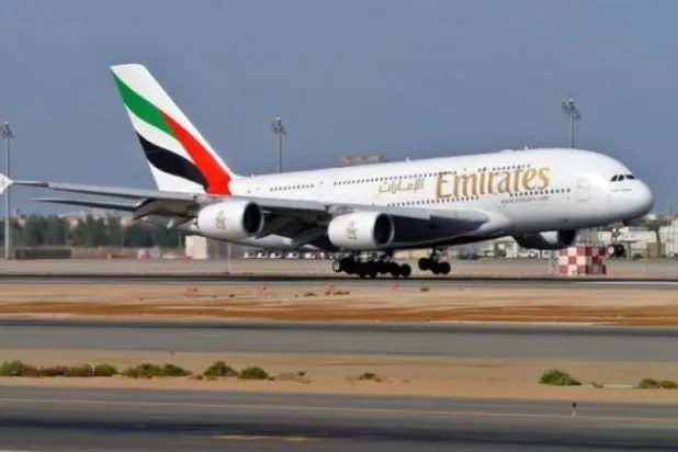 إصابة بعض ركاب رحلة إماراتية متجهة إلى نيويورك بأعراض مرضية