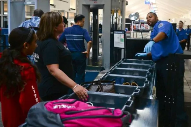 الفحص الأمني بالمطارات... بوابة دخول بعض الفيروسات لجسمك