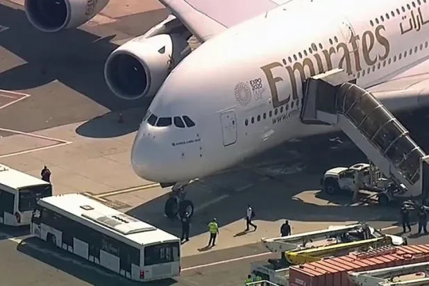 ركاب «طيران الإمارات» المرضى ربما أصيبوا بالإنفلونزا