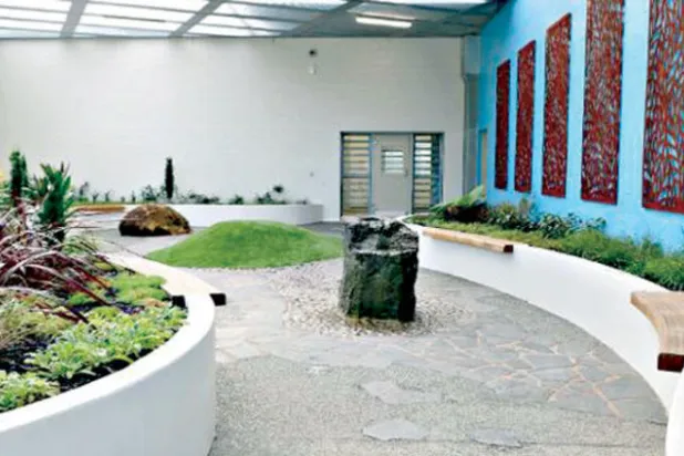 زهور وشجيرات وأعشاب عطرية لتحفيز الحواس