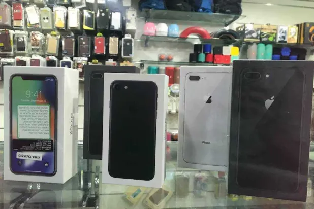 الضائقة لا تشمل سوق الهواتف الذكية في غزة