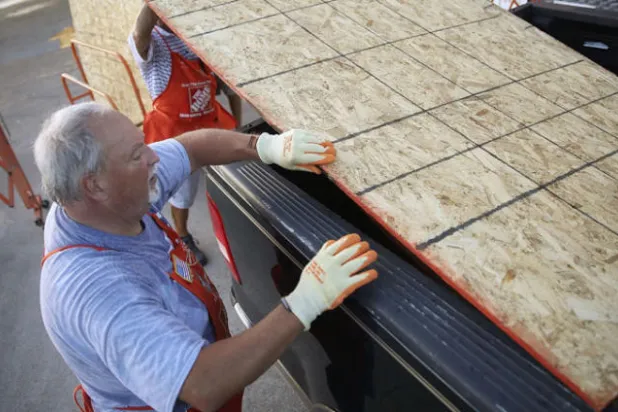 ساحل الولايات المتحدة الشرقي يستعد لإعصار «فلورنس» العنيف