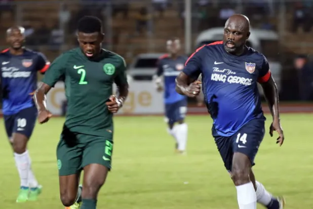 الرئيس ويا يعود لكرة القدم في مباراة تكريمه