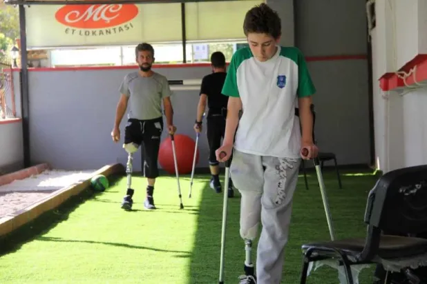 صغار فقدوا أطرافاً في الحرب السورية... فمن يعيد إليهم الأمل؟