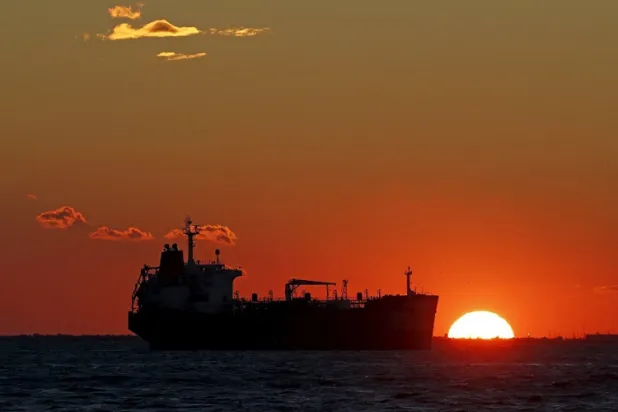 Iran to Store Its Oil in Fleet of Supertankers 