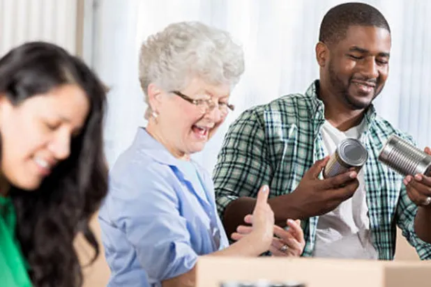 تبرعات الأميركيين الخيرية تتخطى حاجز 400 مليار دولار في عام واحد