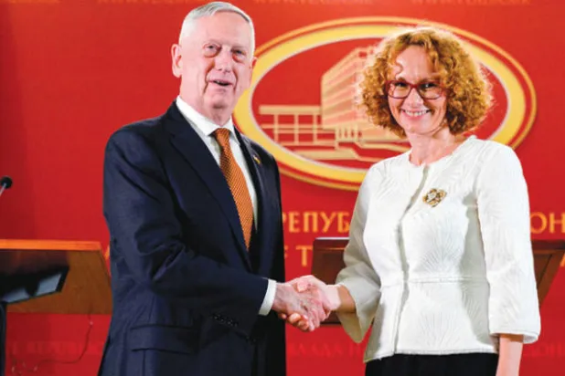 وزير الدفاع الأميركي في مقدونيا لتطويق «التأثير» الروسي على الاستفتاء