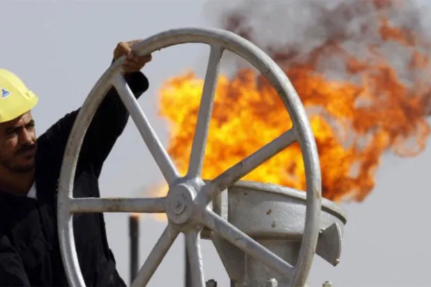 سوق النفط تتفاعل مع ارتياح السعودية لسعر تجاوز 80 دولاراً