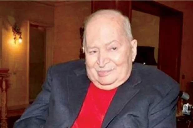 فنانون مصريون يشيعون المؤلف والمنتج المسرحي سمير خفاجي