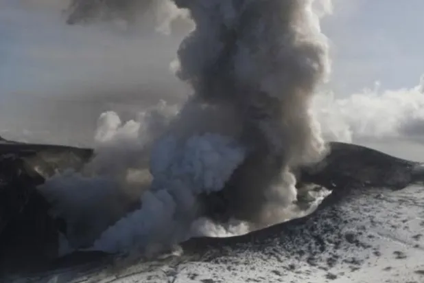 بركان هائل يهدد شمال أوروبا