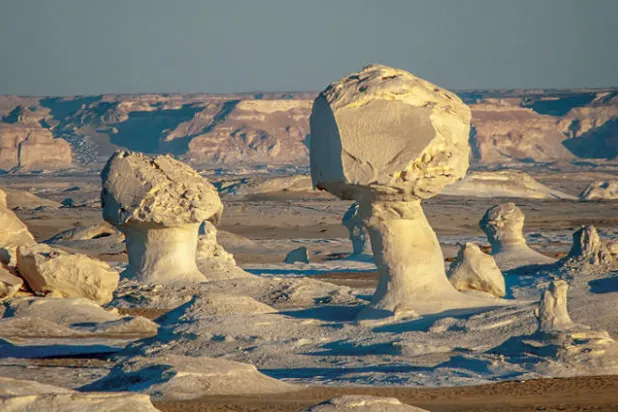 الصحراء البيضاء... مزار مصري فريد من نوعه