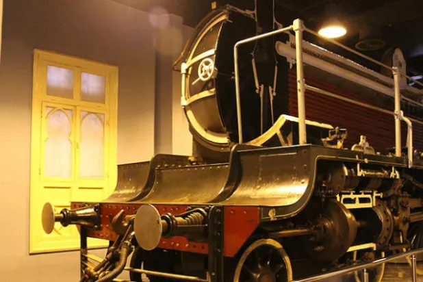 نموج لعربة قديمة تسير بالبخار