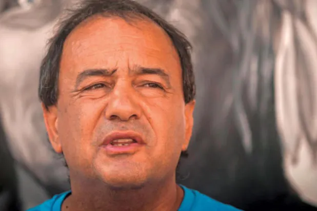 إيطاليا توقف عمدة {أنقذ} قريته باستقبال مهاجرين