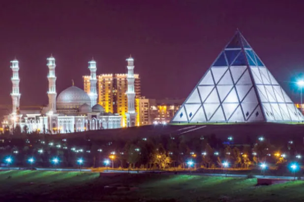 قصر السلام شُيد في آستانة خصيصاً لاستصافة المؤتمر