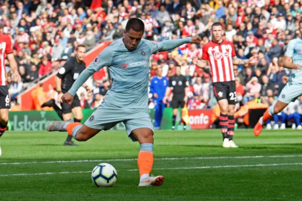 هازارد أفضل لاعب في الدوري الإنجليزي في الوقت الحالي (رويترز)