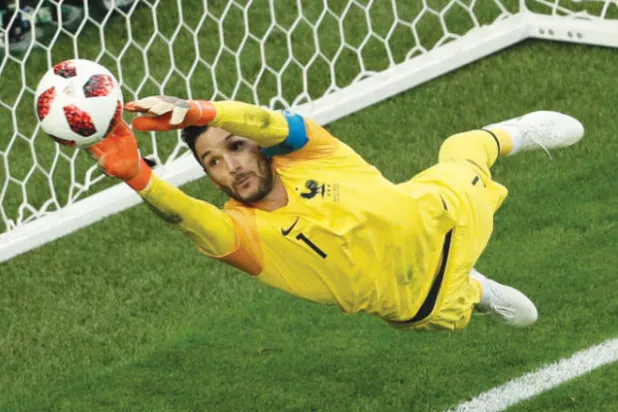 هوغو لوريس كان حصناً منيعاً لفرنسا وتوتنهام وكان يستحق جائزة الأفضل 