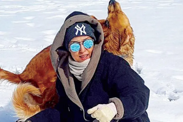 سيمون في إحدى رحلاتها الشتوية