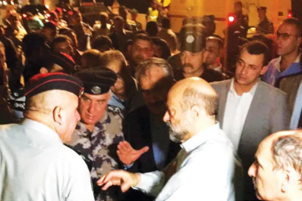 سيول البحر الميت تجرف حافلة مدرسية وتخطف أرواح طلبة