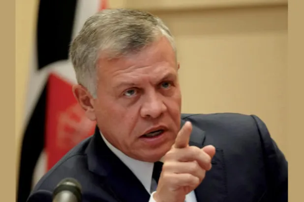 الملك عبد الله الثاني خلال ترؤسه اجتماعاً لمجلس السياسات الوطني في قصر الحسينية أمس (أ.ف.ب)