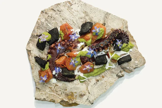 أطباق شهية يدخل السمك في معظمها 