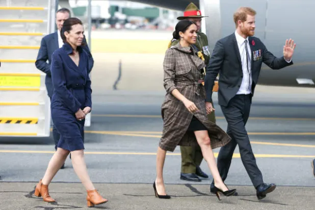 ميغان وهاري يصلان إلى نيوزيلندا في ختام جولة ملكية