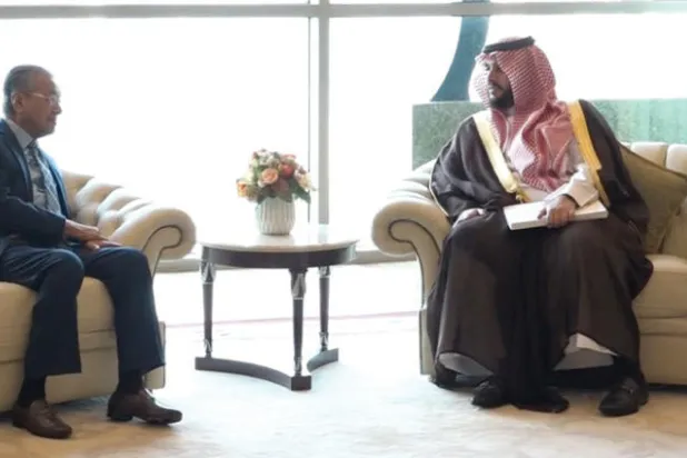 رئيس الوزراء الماليزي يتسلم رسالة خطية من خادم الحرمين