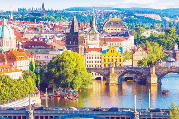 براغ التي تغفو على جانبي «نهر فلتافا»