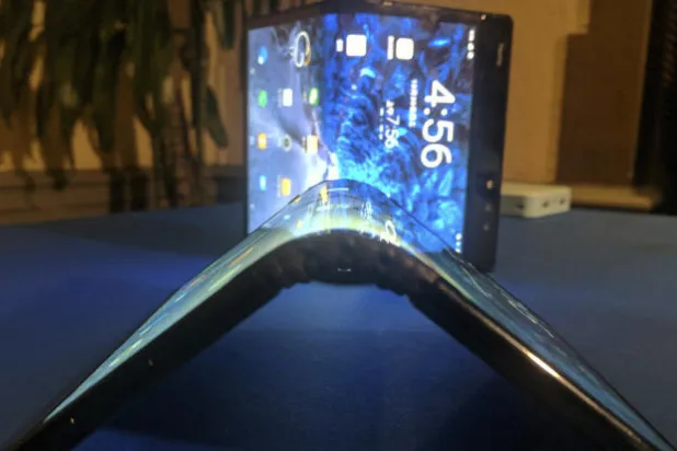 هاتف «سامسونغ» الجديد القابل للطي (أ.ب) 