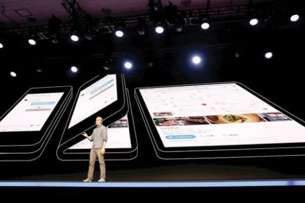 «سامسونغ» تكشف عن هاتف {ثوري} بشاشة قابلة للطي