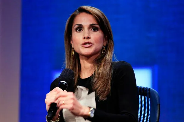 Jordan: Queen Rania Presents Merkel with Golden Victoria Honorary Award