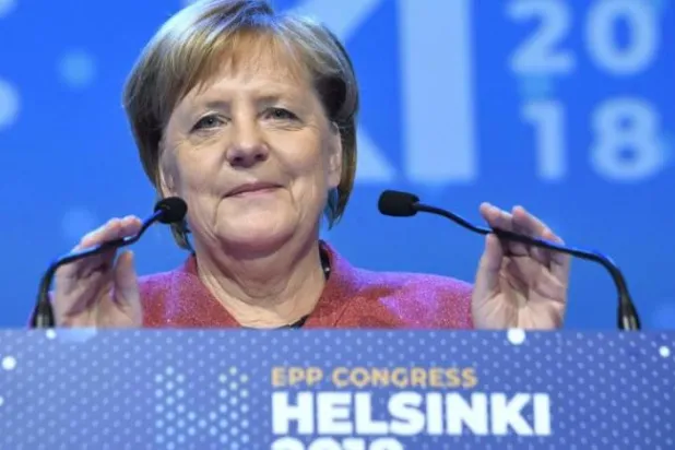 Merkel’den Macron’un açıklamalarına destek 