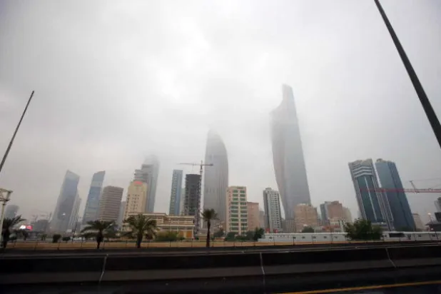 الكويت تُعلّق الرحلات الجوية بسبب سوء أحوال الطقس